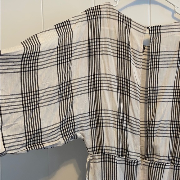 CUTE Woven dress shoulder slits and open back!! - Picture 2 of 6